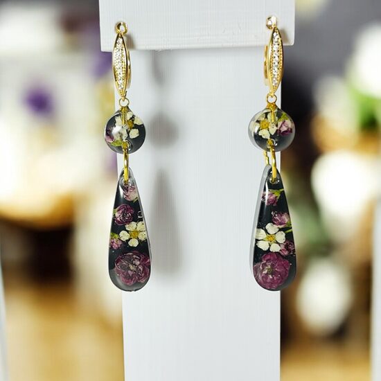 Melni auskari ar ziediem 2